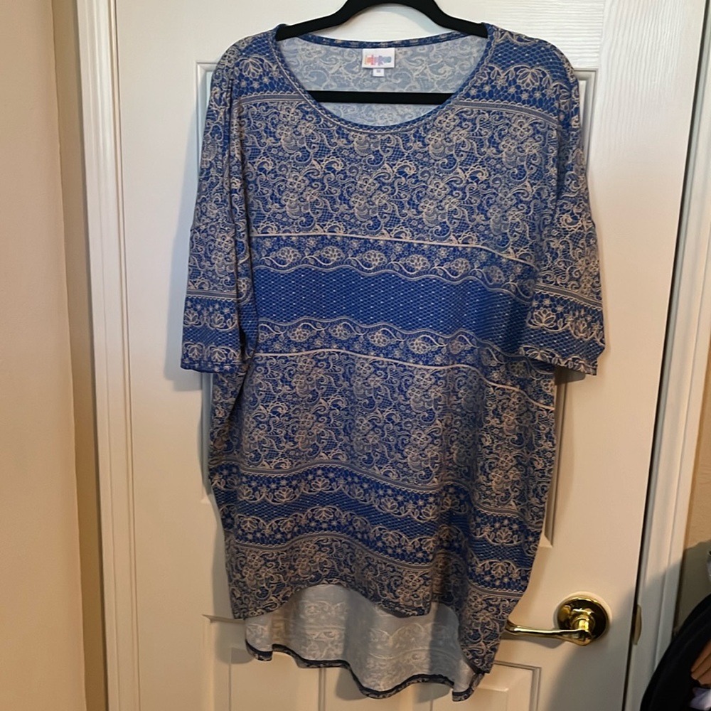 LULAROE IRMA New with out tags